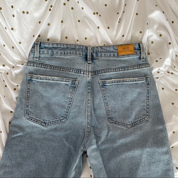 SOLD light wash straight cropped jeans - Picture 3 of 4